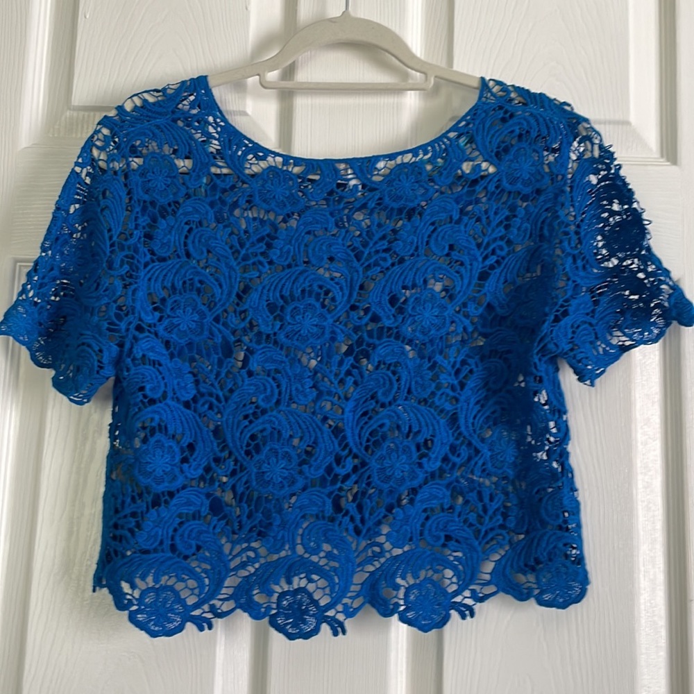 dELiA*s Crocheted Lace Crop - Picture 2 of 4